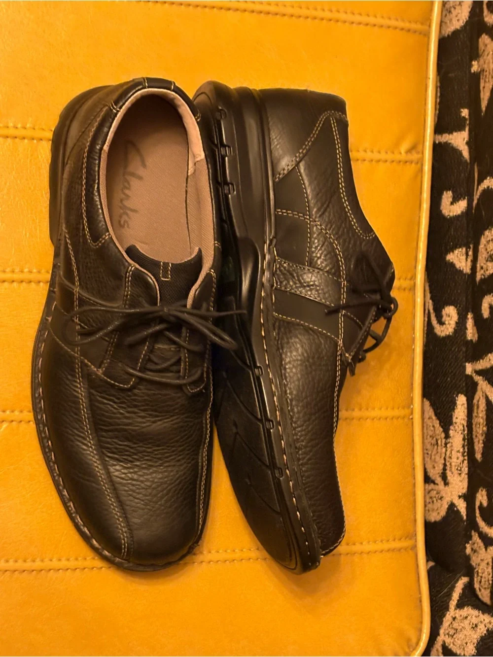 Clarks Black Leather Lace-Up Men's Oxfords with Contrast Stitching